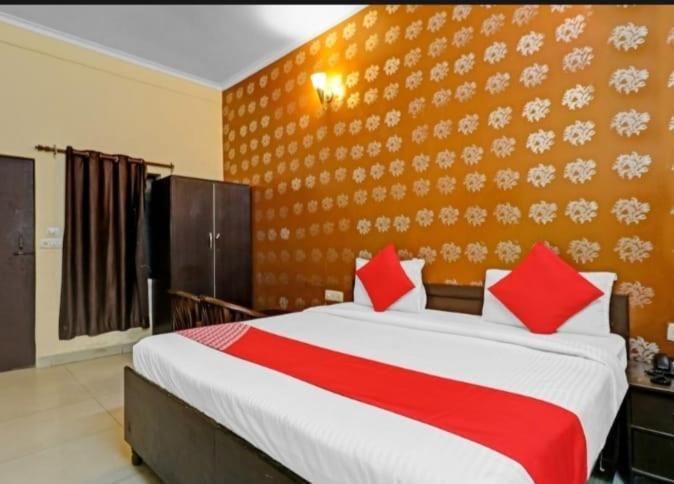The Hotel Grace Place Inn Új-Delhi Kültér fotó