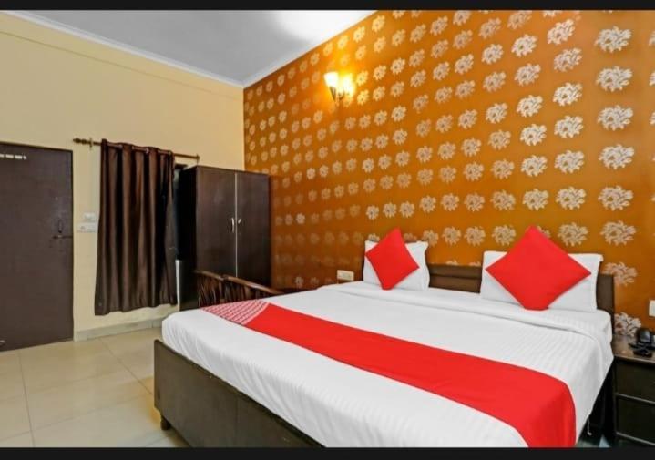 The Hotel Grace Place Inn Új-Delhi Kültér fotó