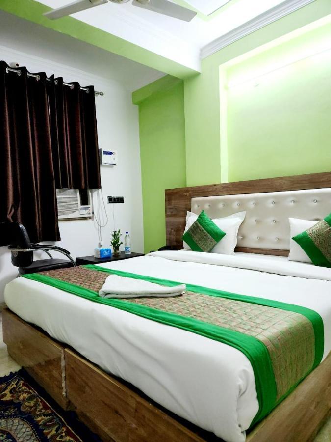 The Hotel Grace Place Inn Új-Delhi Kültér fotó