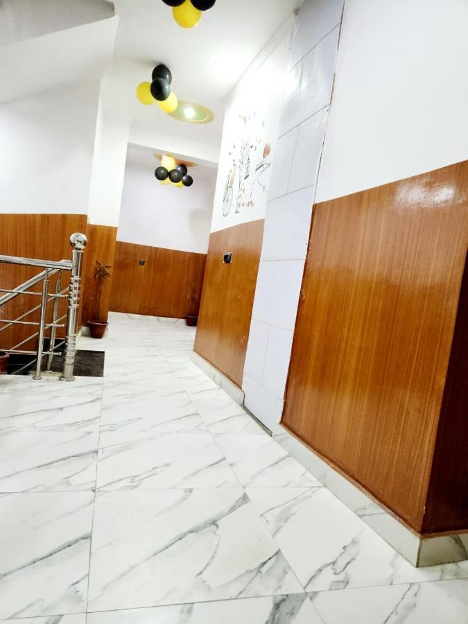 The Hotel Grace Place Inn Új-Delhi Kültér fotó