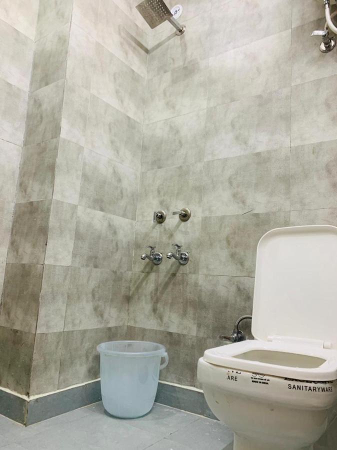 The Hotel Grace Place Inn Új-Delhi Kültér fotó