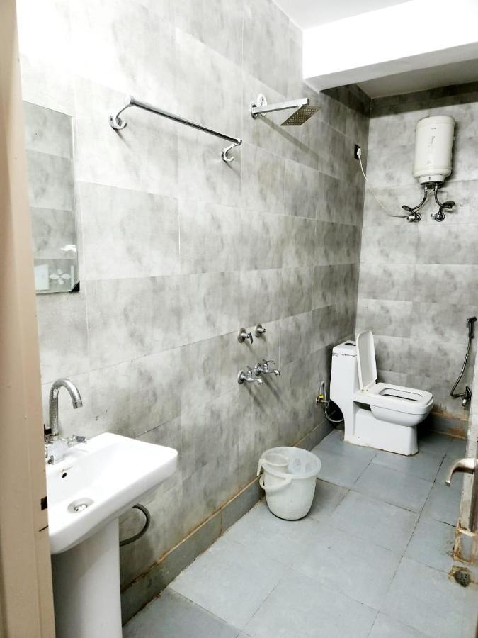 The Hotel Grace Place Inn Új-Delhi Kültér fotó