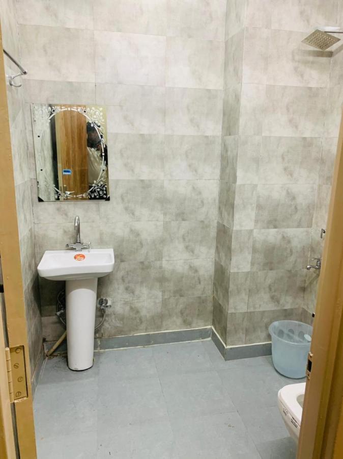 The Hotel Grace Place Inn Új-Delhi Kültér fotó